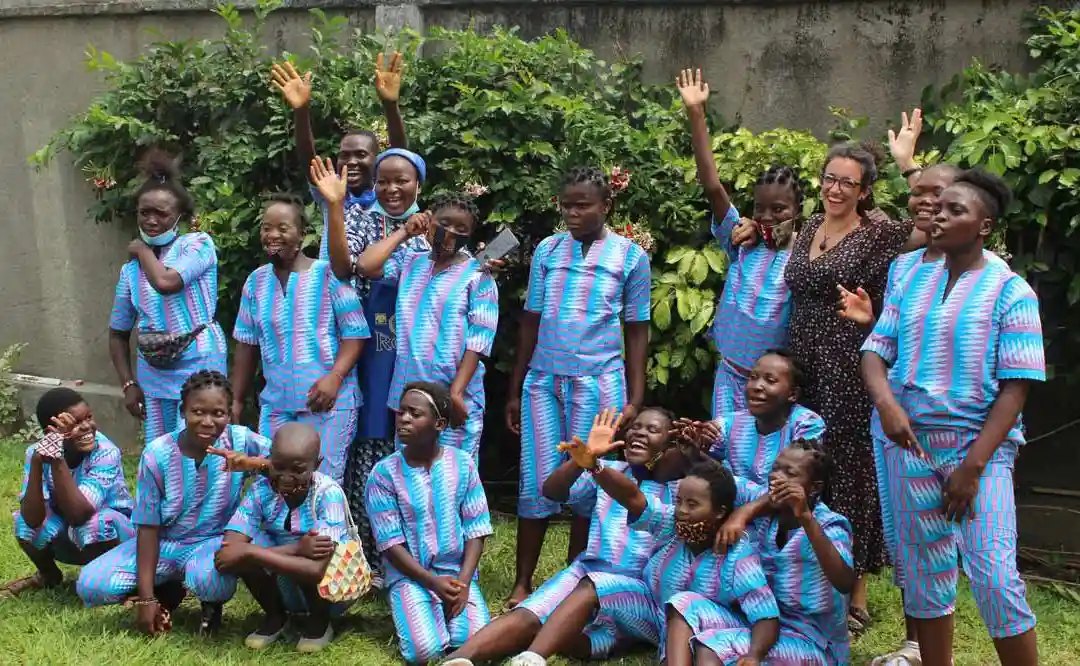 Emanuela (top right) among the girls of Casa Patrick (Photo Emanuela Posa)